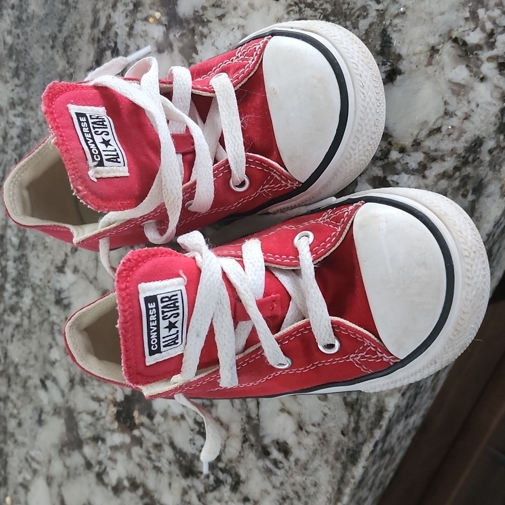 Kids converse size 10
